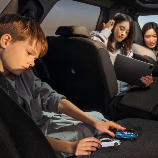 Pasageri pe randurile 2 si 3 in Peugeot 5008