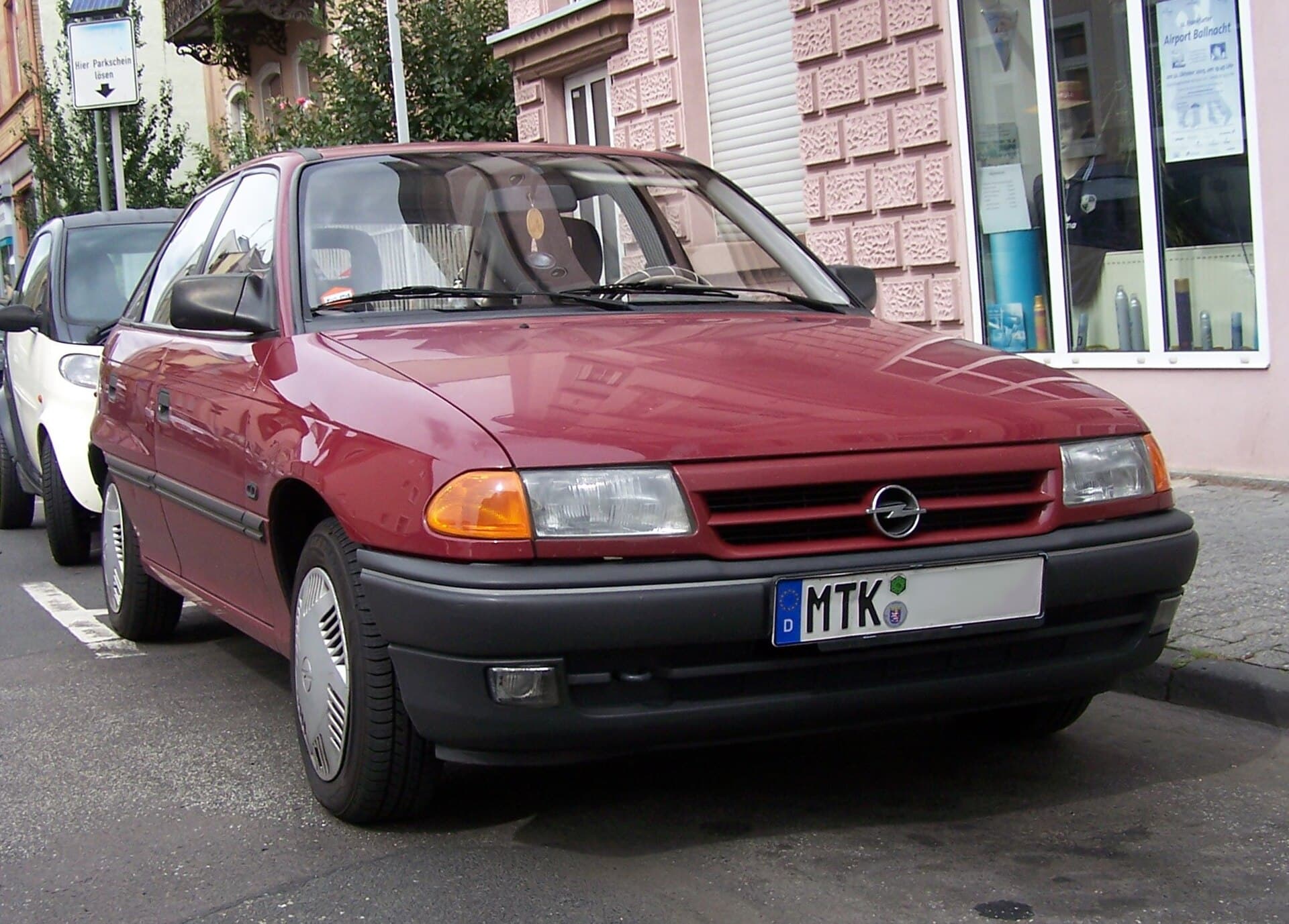Opel Astra F, vedere fata trei sferturi